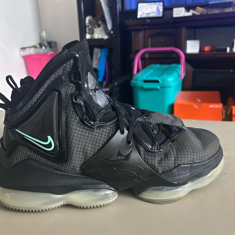 Nike LeBron James XIX 19 Black/Green glow men’s size 12